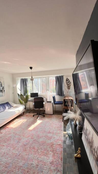 Apartment At The Village Toronto Exterior foto