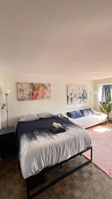 Apartment At The Village Toronto Exterior foto