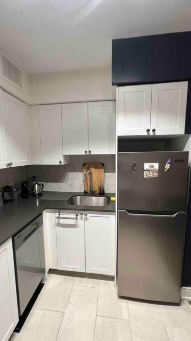 Apartment At The Village Toronto Exterior foto