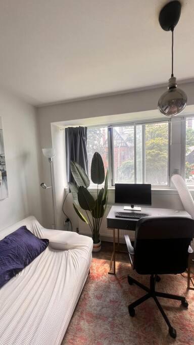 Apartment At The Village Toronto Exterior foto