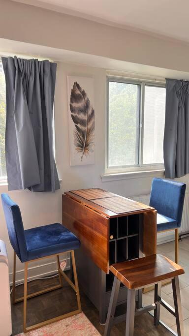 Apartment At The Village Toronto Exterior foto
